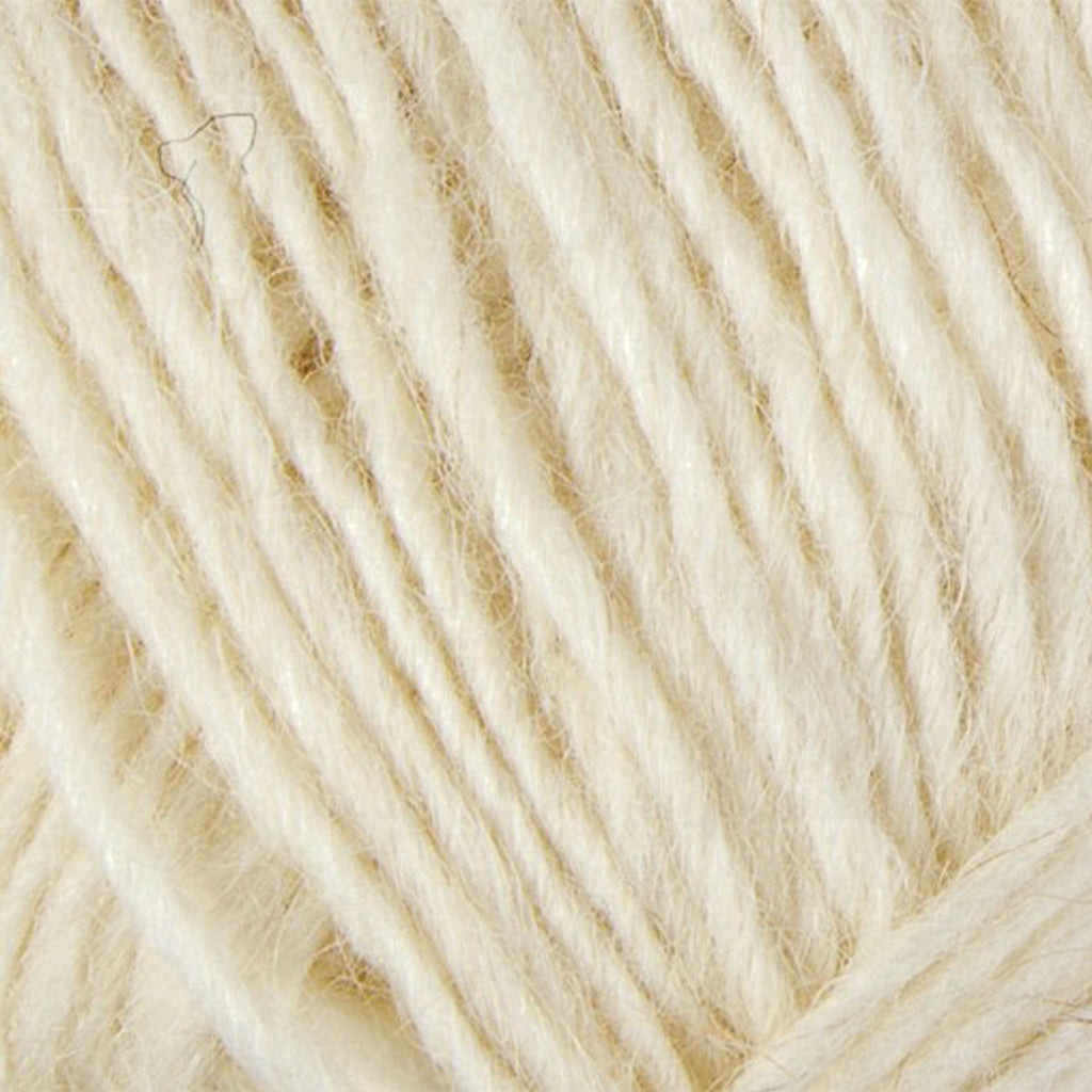 White 0051, a natural white skein of Léttlopi Icelandic wool yarn.