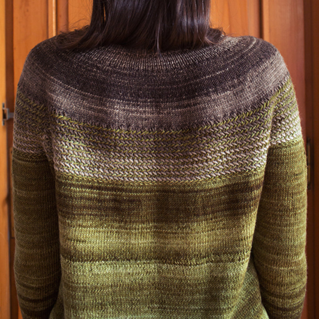 Yoke detail on the Basilica Herringbone Sweater in the colors 3059 and 3061.