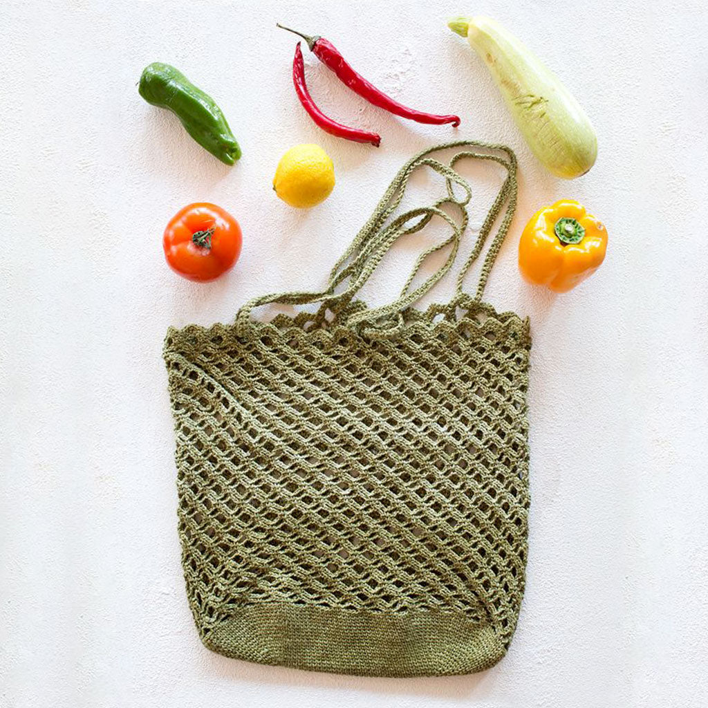 The Dunya Market Bag crocheted with Urth Yarn's Monokrom Cotton color #1208