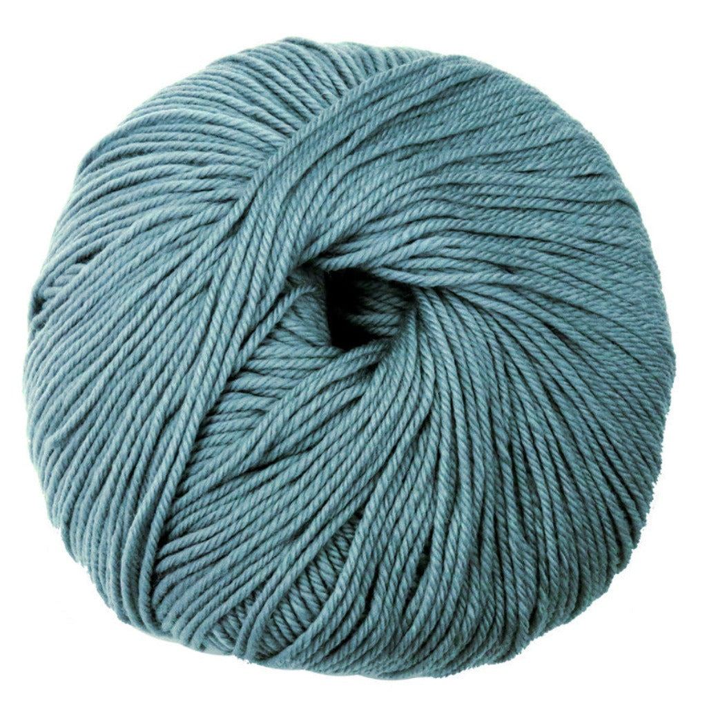 Cascade 220 Superwash in Summer Sky Heather - a faded sky blue colorway