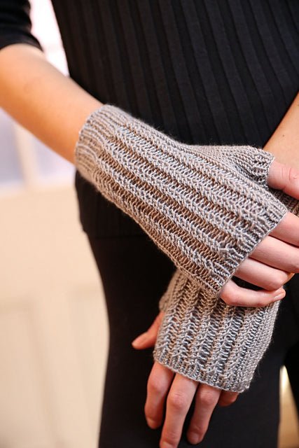 Cuzco Cashmere Fingerless Mitts Pattern by Vanessa Ewing - Paradise Fibers