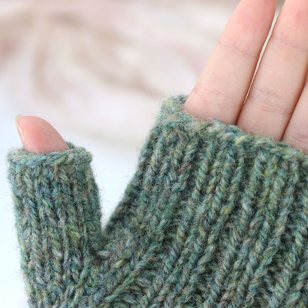 Maine Morning Mitts Kit in Shetland Heather-Kits-Shetland Black 101-