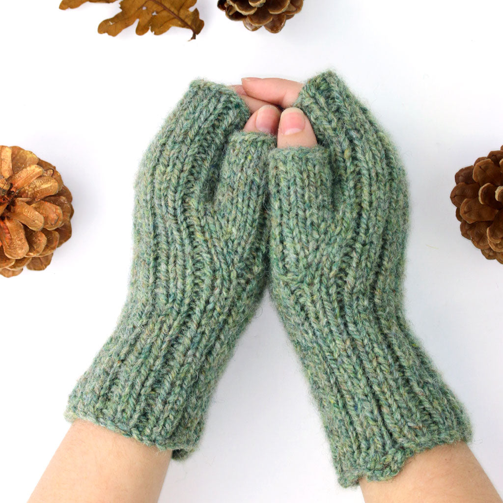 Maine Morning Mitts Kit in Shetland Heather-Kits-Shetland Black 101-
