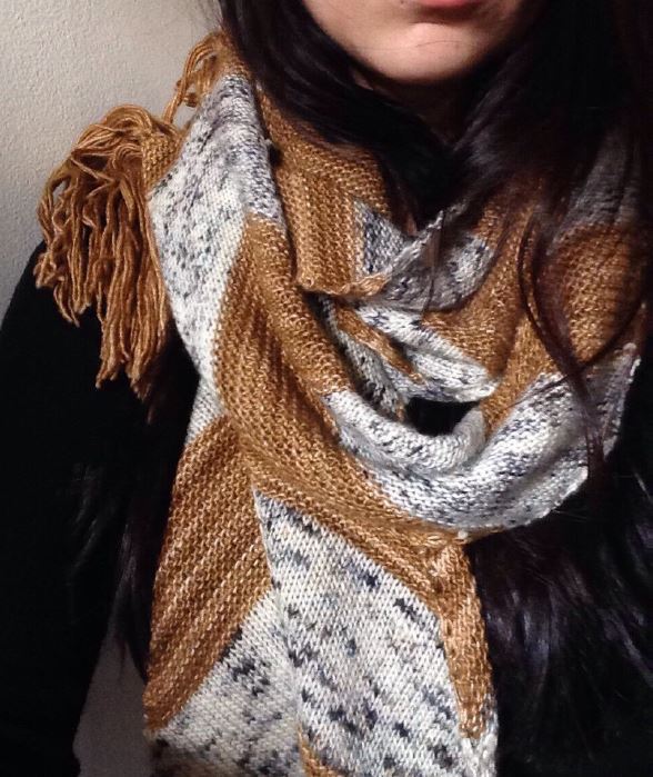 Divisa Scarf Pattern by Nina Rose Pelc-Patterns-