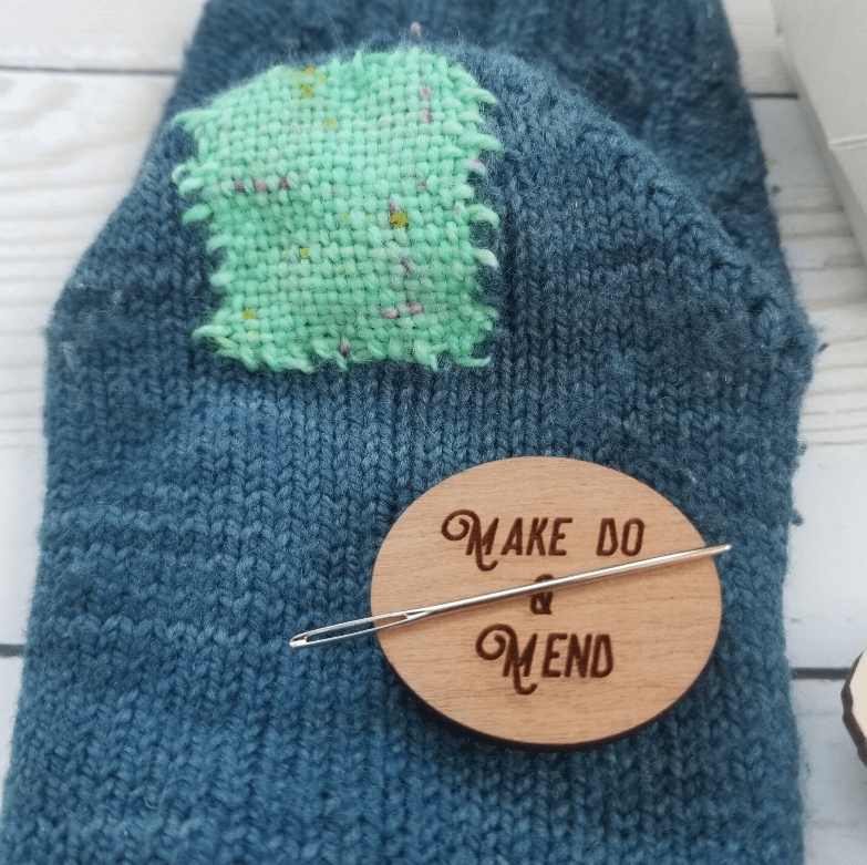Make Do and Mend Magnetic Needle Minder - Paradise Fibers