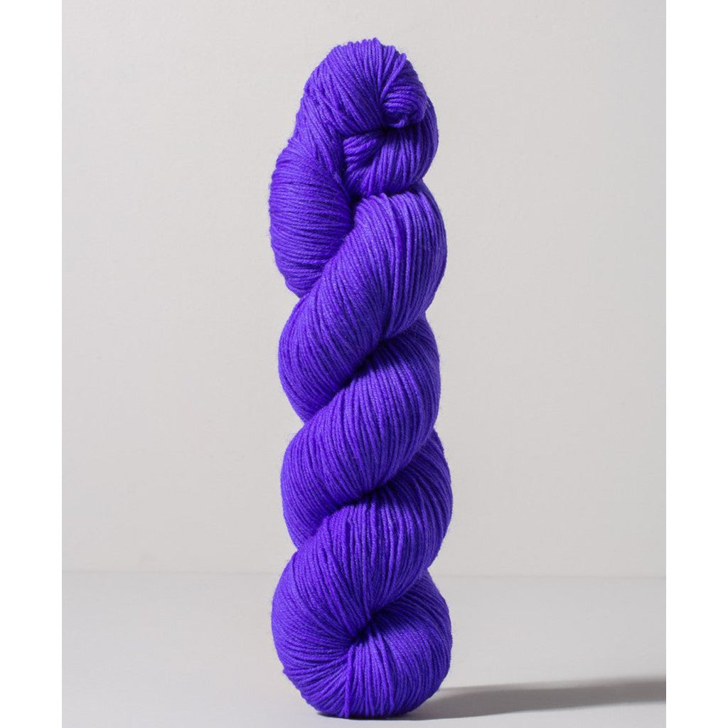 Gusto Wool Core Fingering 1009 - a vibrant violet-blue colorway