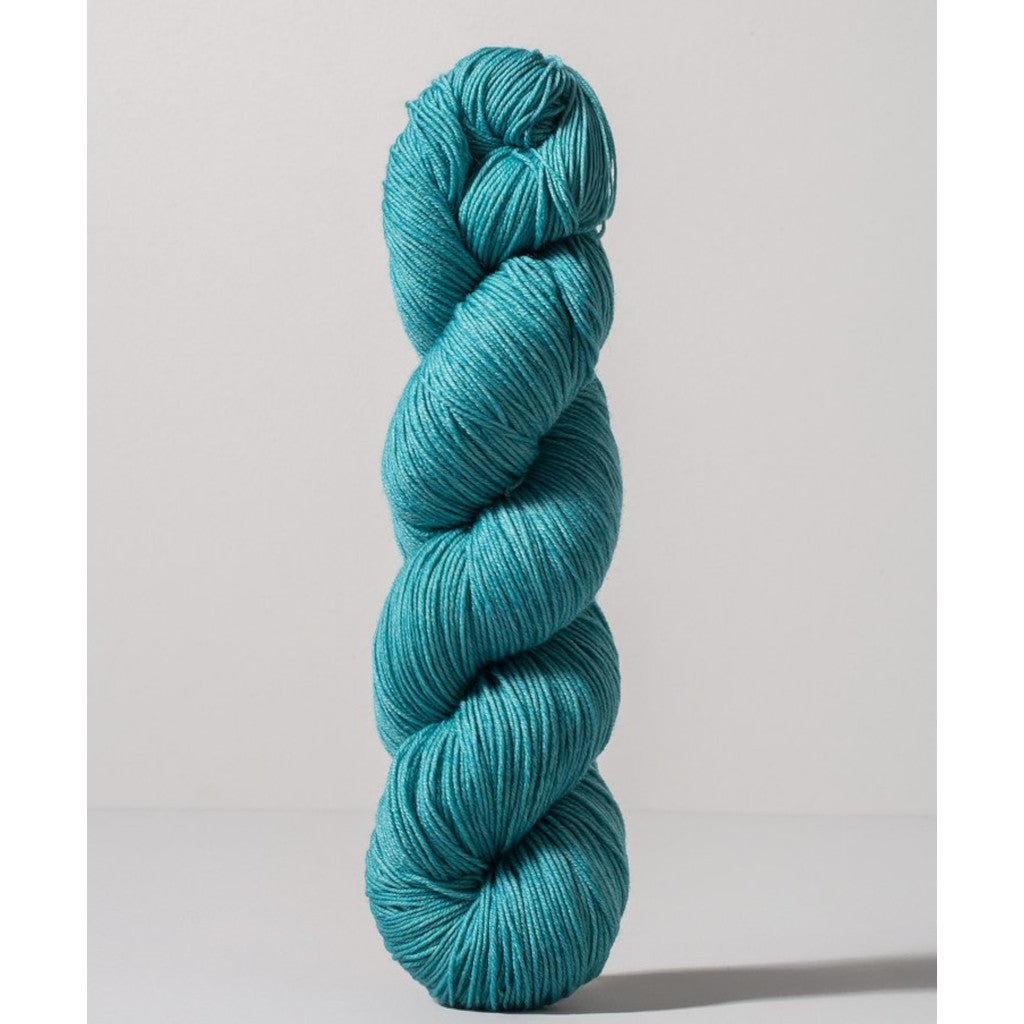 Gusto Wool Core Fingering 1044 - a teal colorway