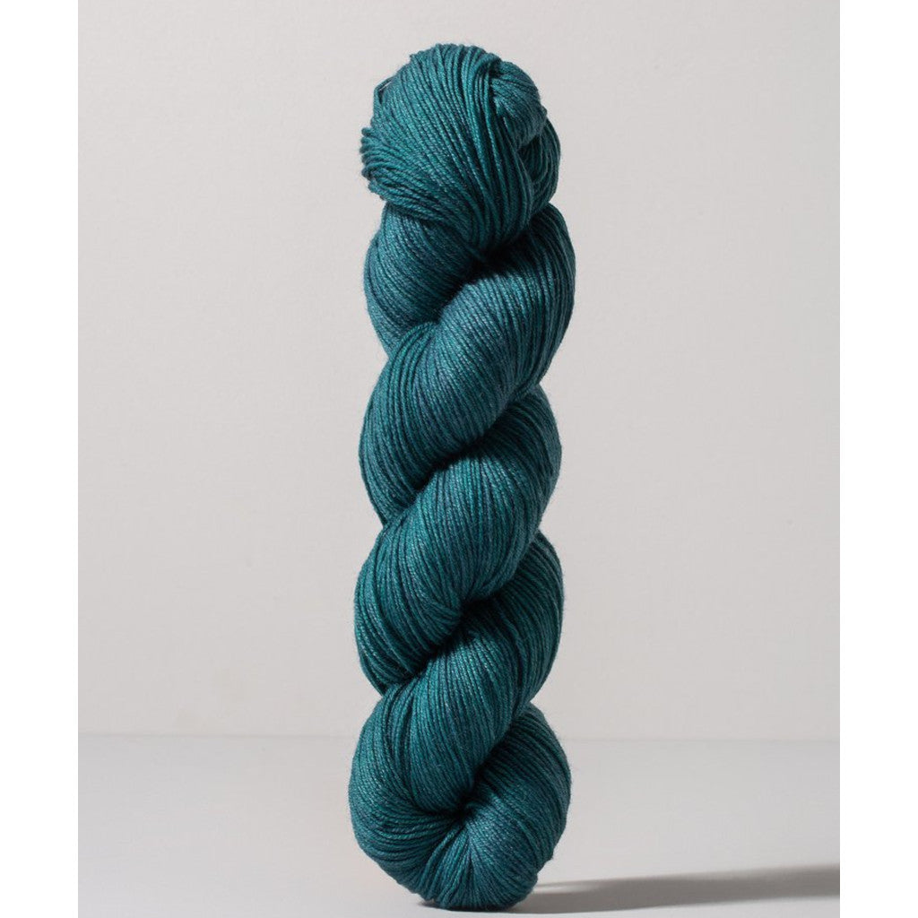 Gusto Wool Core Fingering 1046 -a sea green colorway