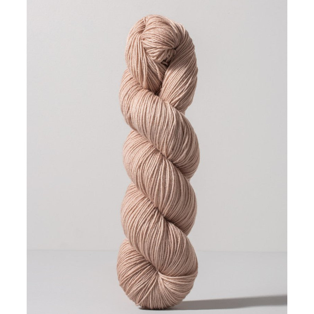 Gusto Wool Core Fingering 1050 - a putty tan colorway