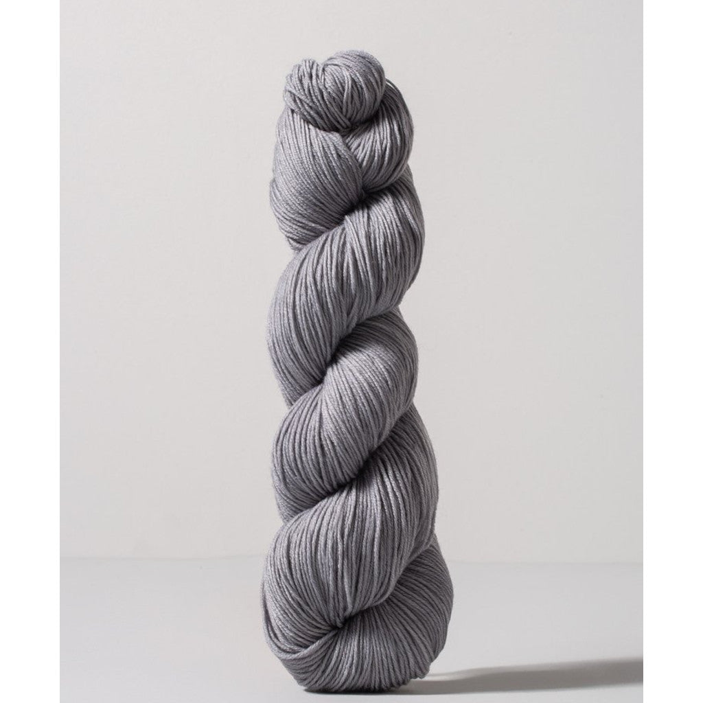 Gusto Wool Core Fingering 1056 - a mid grey colorway