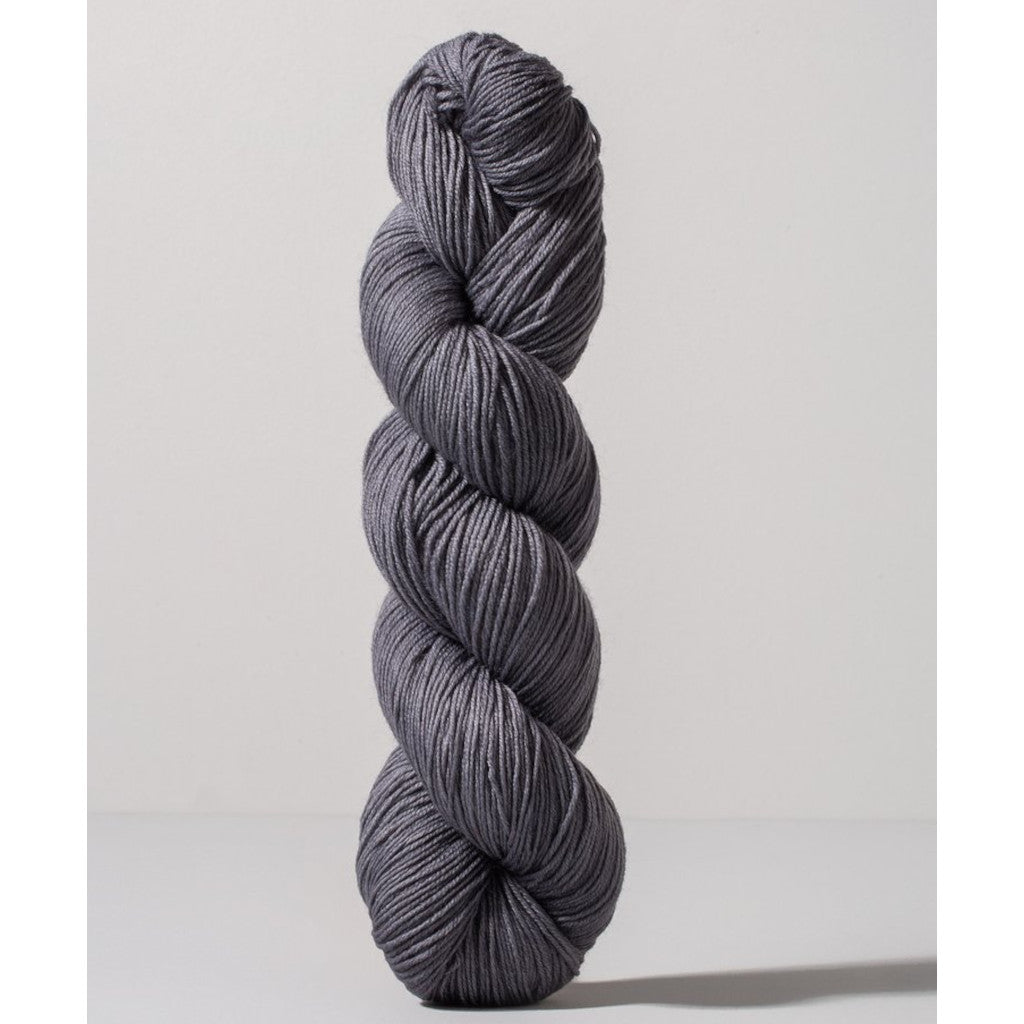 Gusto Wool Core Fingering 1057 - a dark grey colorway