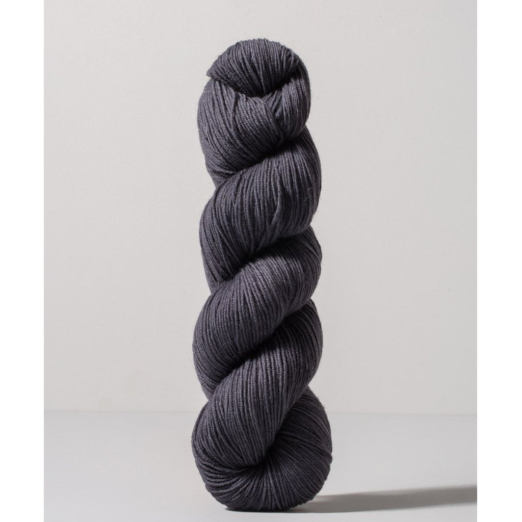 Gusto Wool Core Fingering 1058 - a steel grey colorway