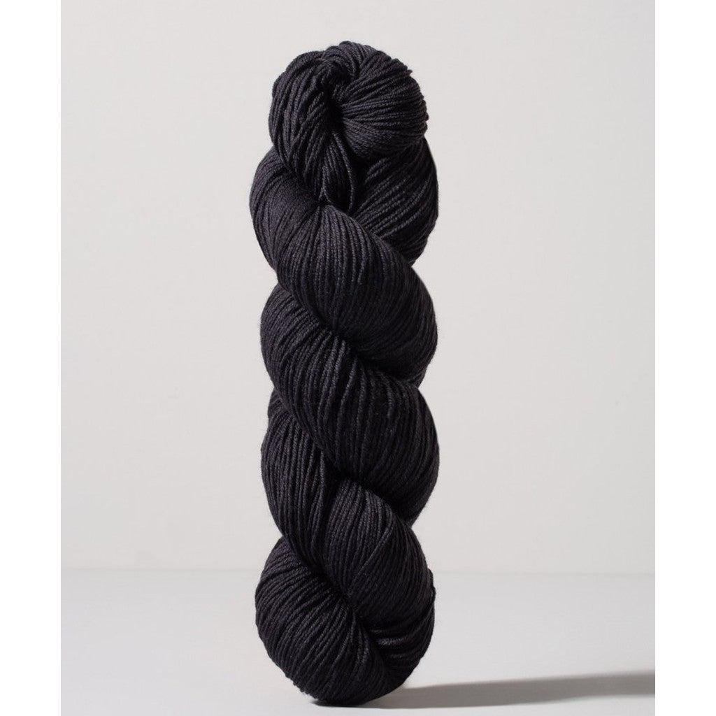 Gusto Wool Core Fingering 1059 - a black colorway