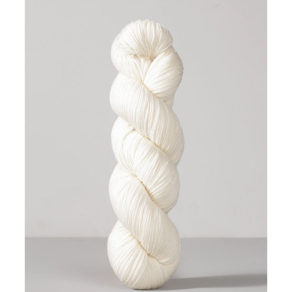 Gusto Wool Core Fingering 1060 - a white colorway